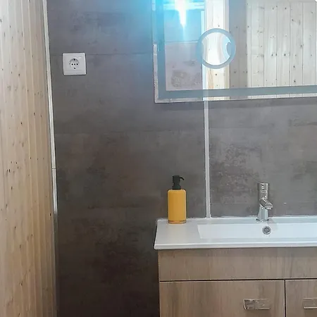 Estudio Com Hidromassagem Em Casa Com Pisicna E Churrsqueira *